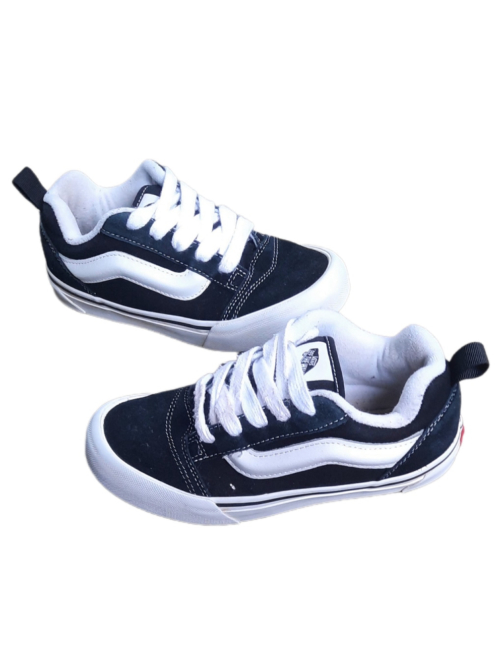 Vans kids Knu Skool Shoe | '90s Retro Puffy Low-Top Fashion Sneakers - Size 3Y